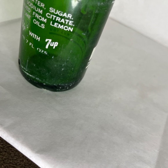 Vintage 1959 7UP Green Glass 12 oz Soda Bottle You Like It It Likes You Buff - Picture 8 of 8